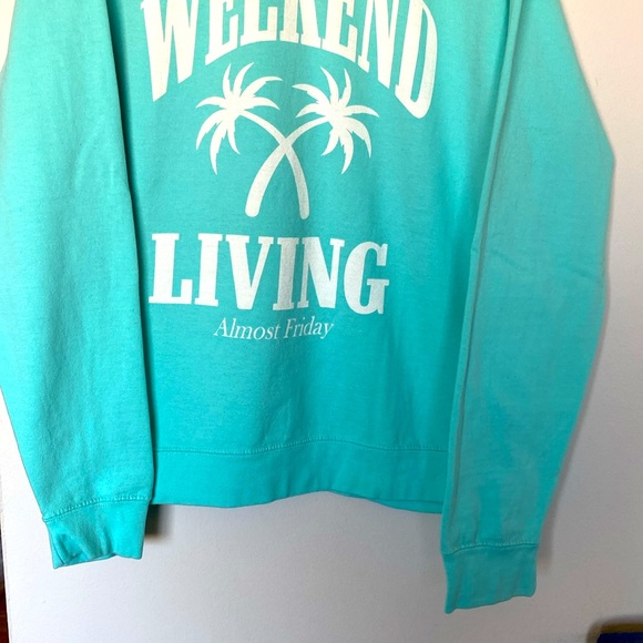 Friday Beers Sweatshirt Size Medium oversized NWOT - Picture 3 of 6